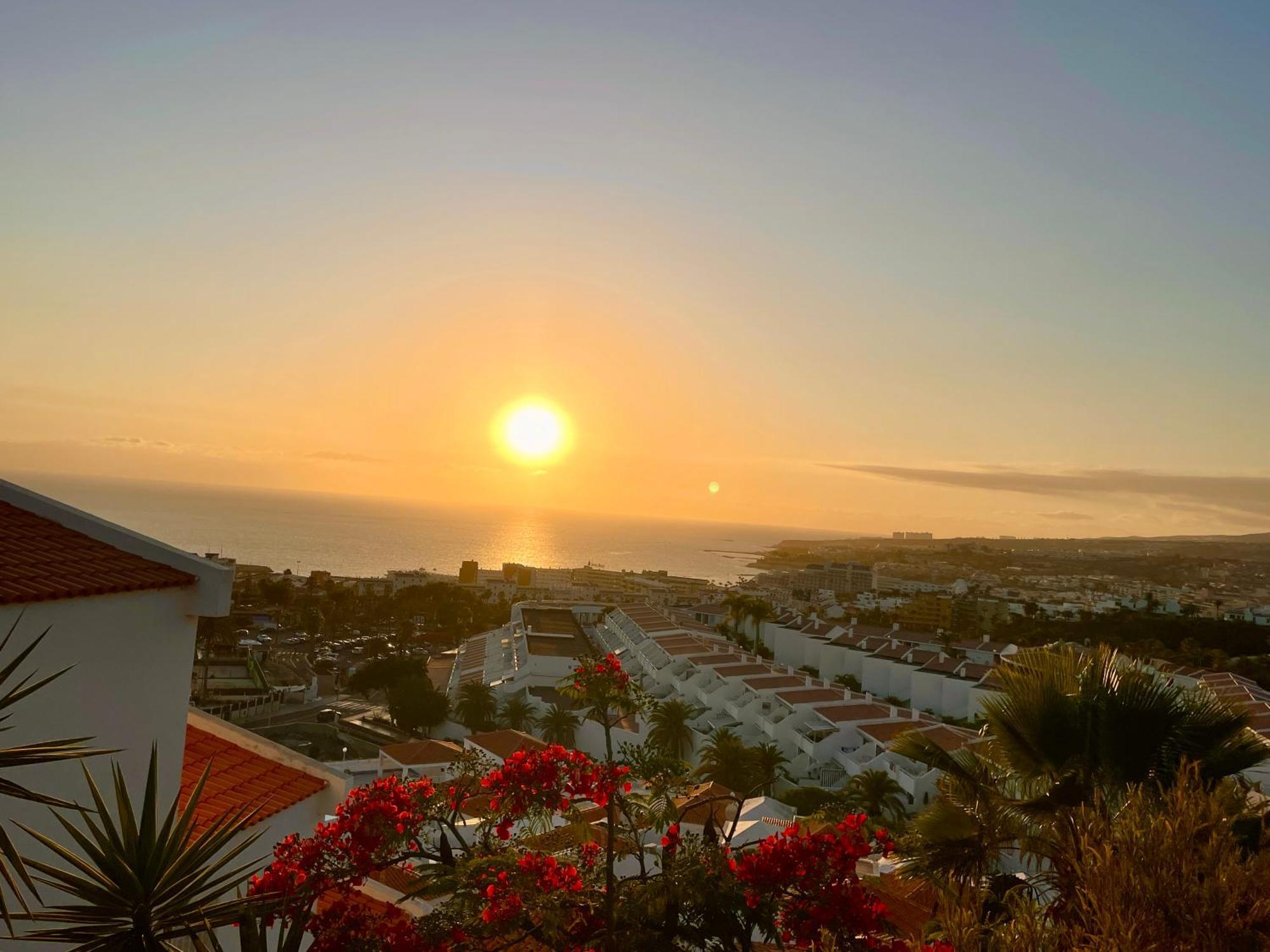 Tenerife Holidays Адехе Экстерьер фото