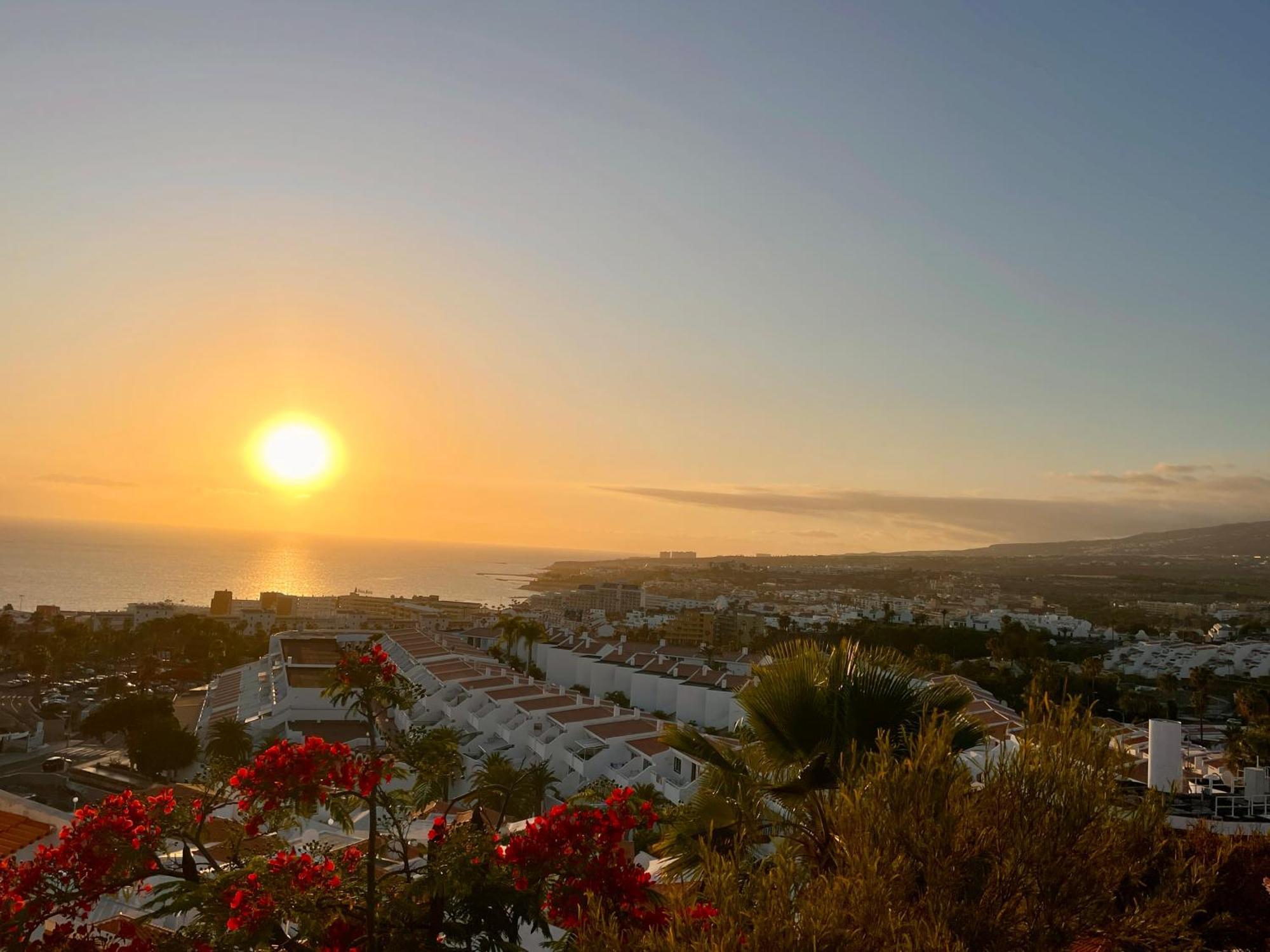 Tenerife Holidays Адехе Экстерьер фото