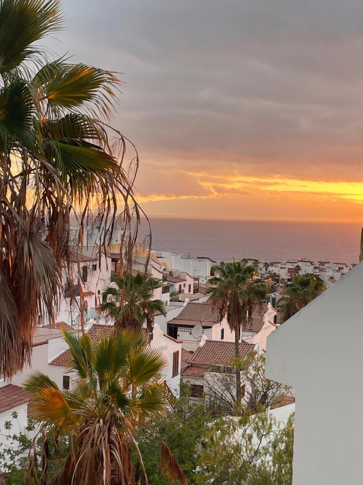 Tenerife Holidays Адехе Экстерьер фото